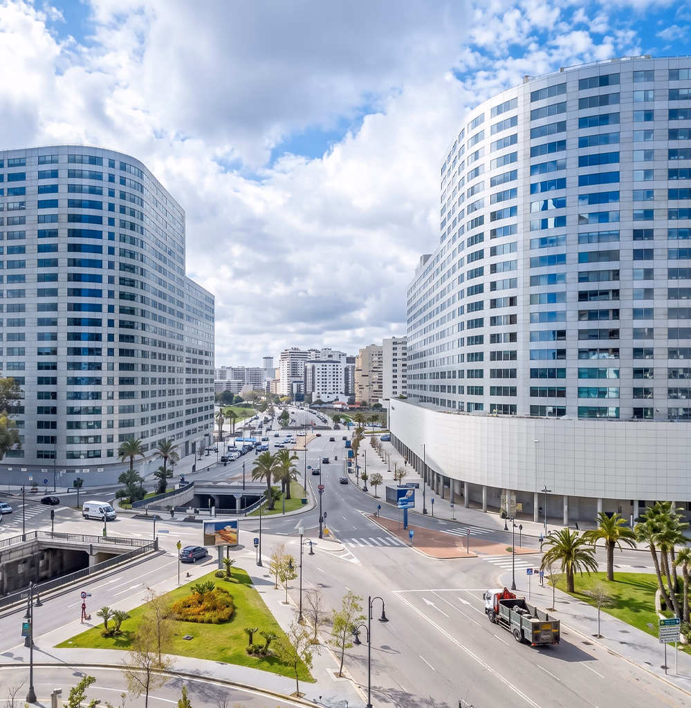 Agence immobilière à Tanger — tours résidentielles et bureaux modernes du quartier Iberia / Marina Bay, marché real estate haut de gamme accompagné par Conciera