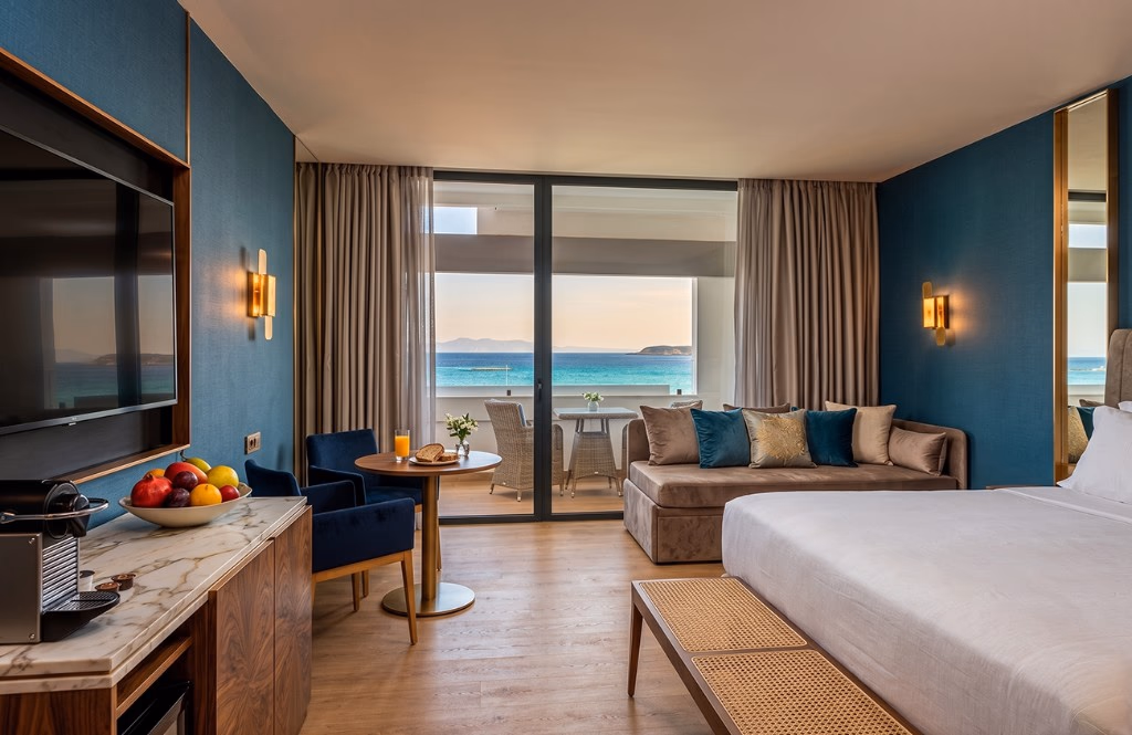 Villa familiale à louer à Achakar Tanger — grand jardin, piscine et accès plage